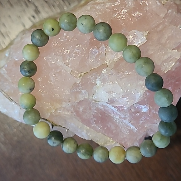 Natural Jade bracelet healing properties cool touch Anthropologie bracelet green - Picture 2 of 3